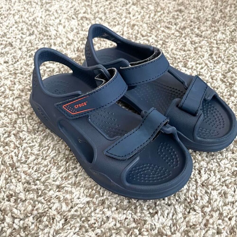 Size 11 / Boys Crocs Sandals